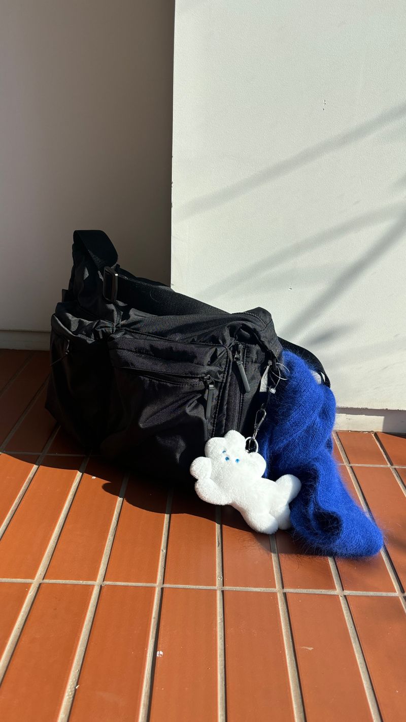 [Doll keychain resembling a fluffy cloud] White dog blue pale blue cocoa