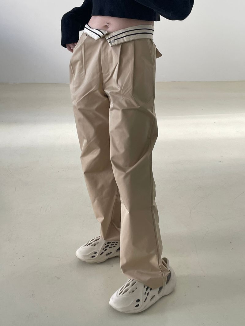 Waist point two tuck slacks