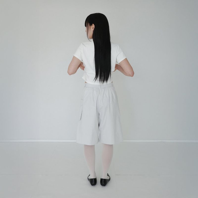 eseoe（イソイ）の「オッドポケットショーツ - ライトグレー（パンツ）」