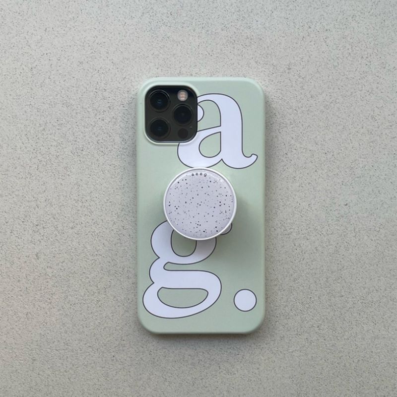 aeeg（エイグ）の「グリーンビッグロゴアイフォンケース（スマホグッズ/小物）」