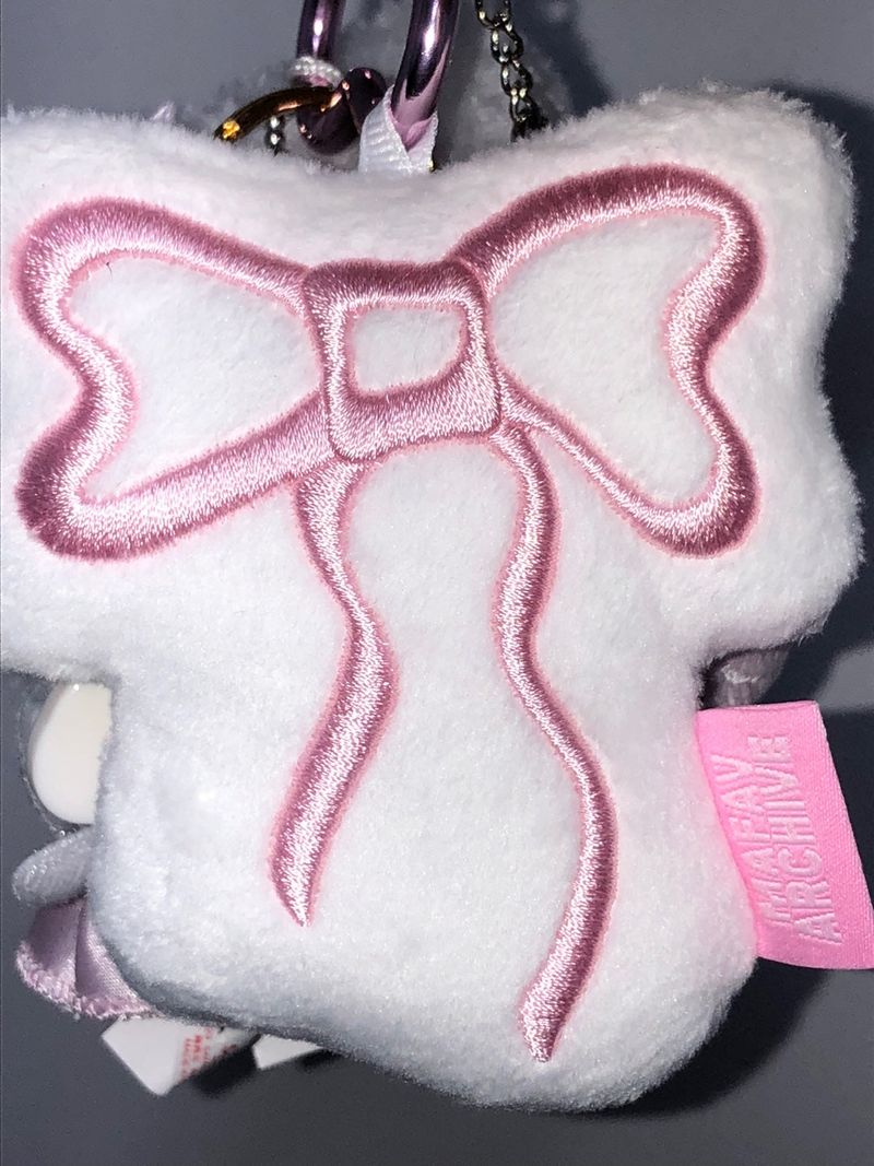 strawberibbon key chain