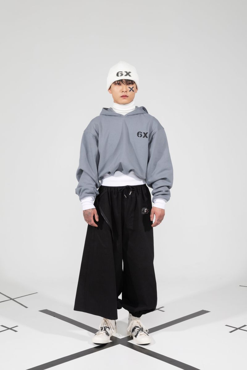 6X（シックスエックス）の「6X フーディ（クロップ）（ブルーグレー）（トップス）」