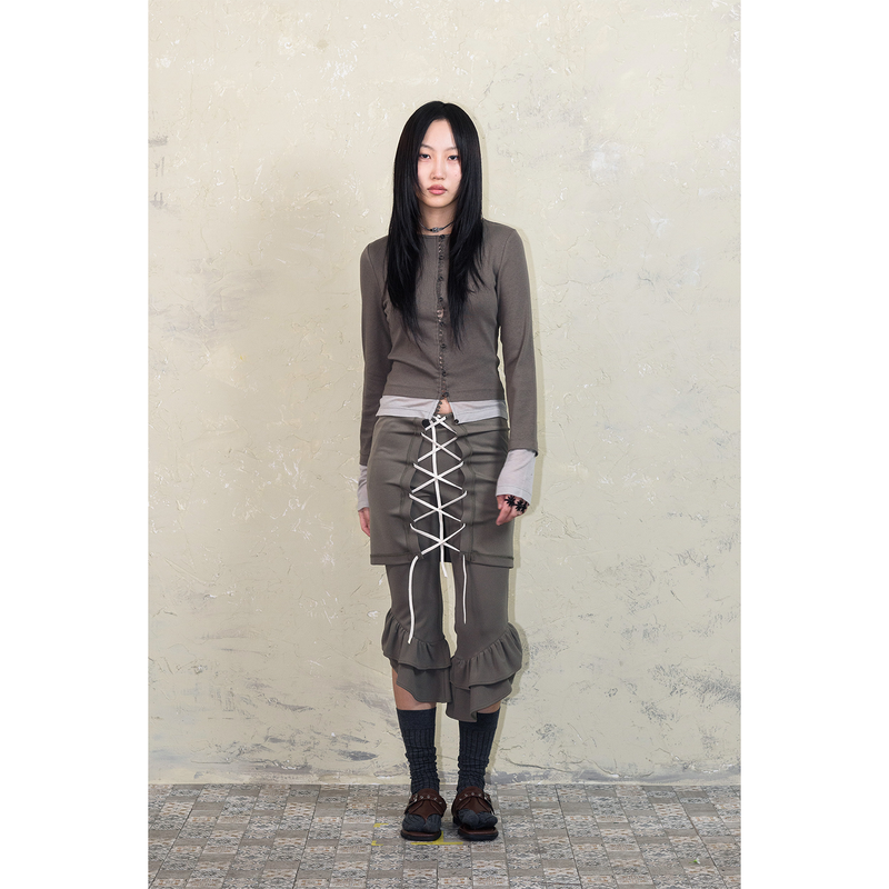 LAYERED BUTTON LOOP TOP