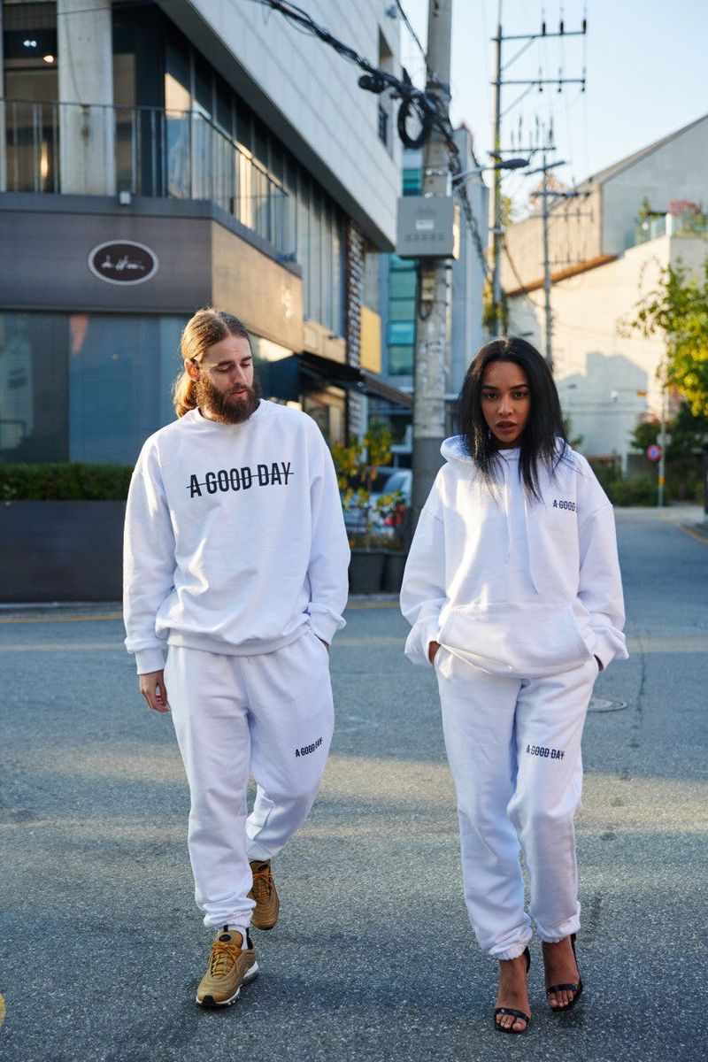 AGD SIGNATURE WHITE PANTS