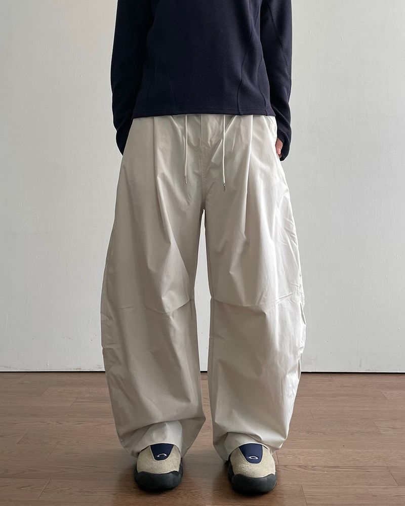 Light Pintuck Curved Pants