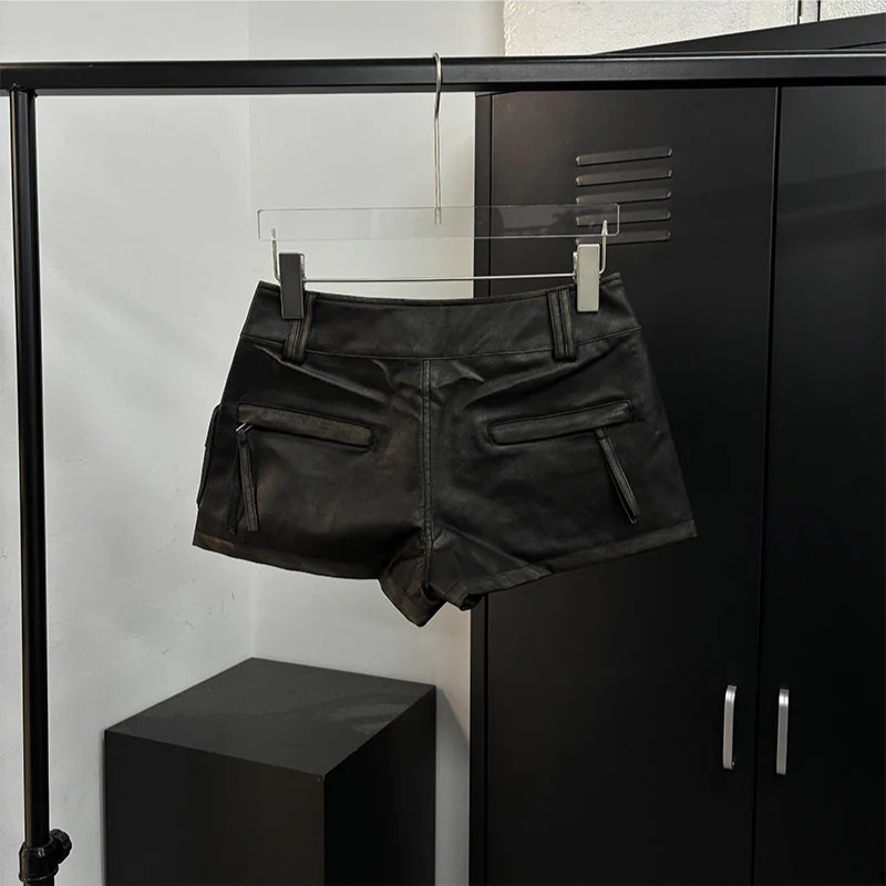 Pocket leather short pants