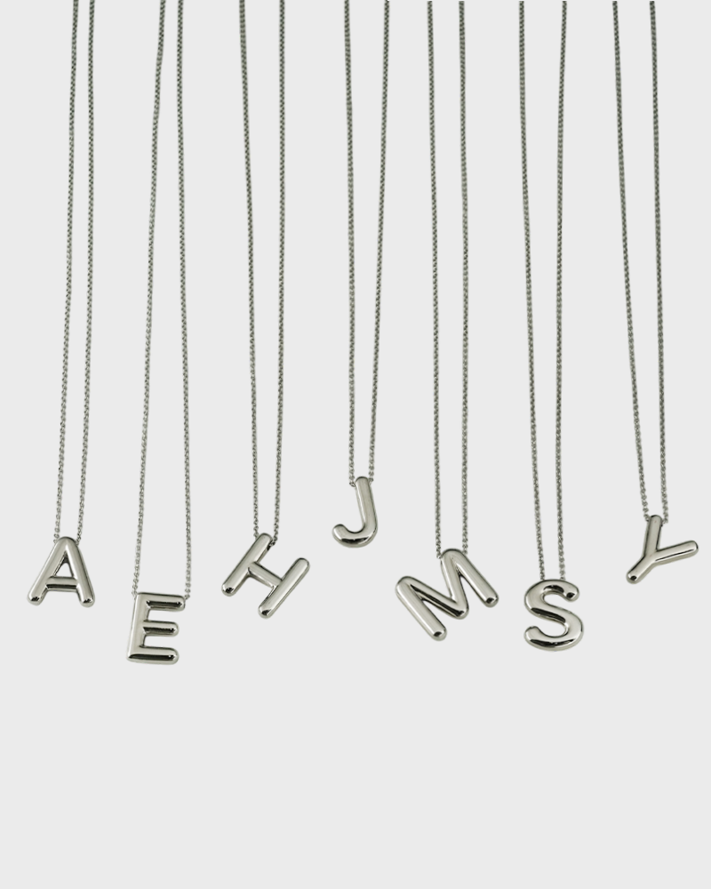 it doesn't matter.(イットダズントマッター)の「 チャビーイニシャルネックレス (7 Letters, Silver) (アクセサリー)」