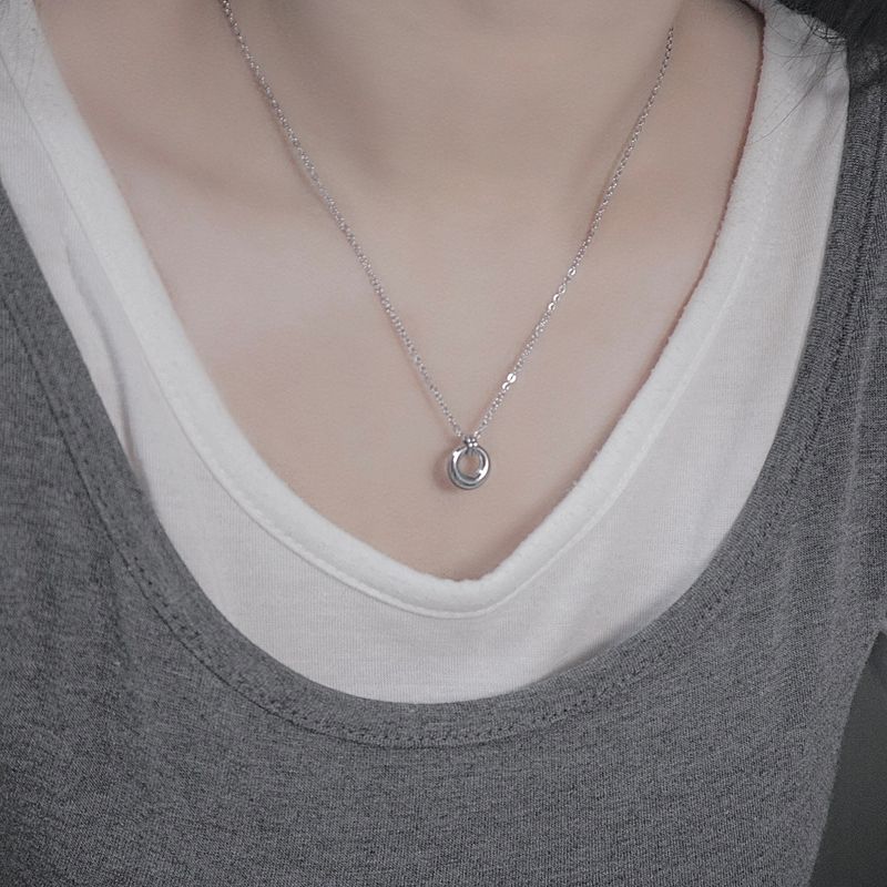 Donut pendant necklace