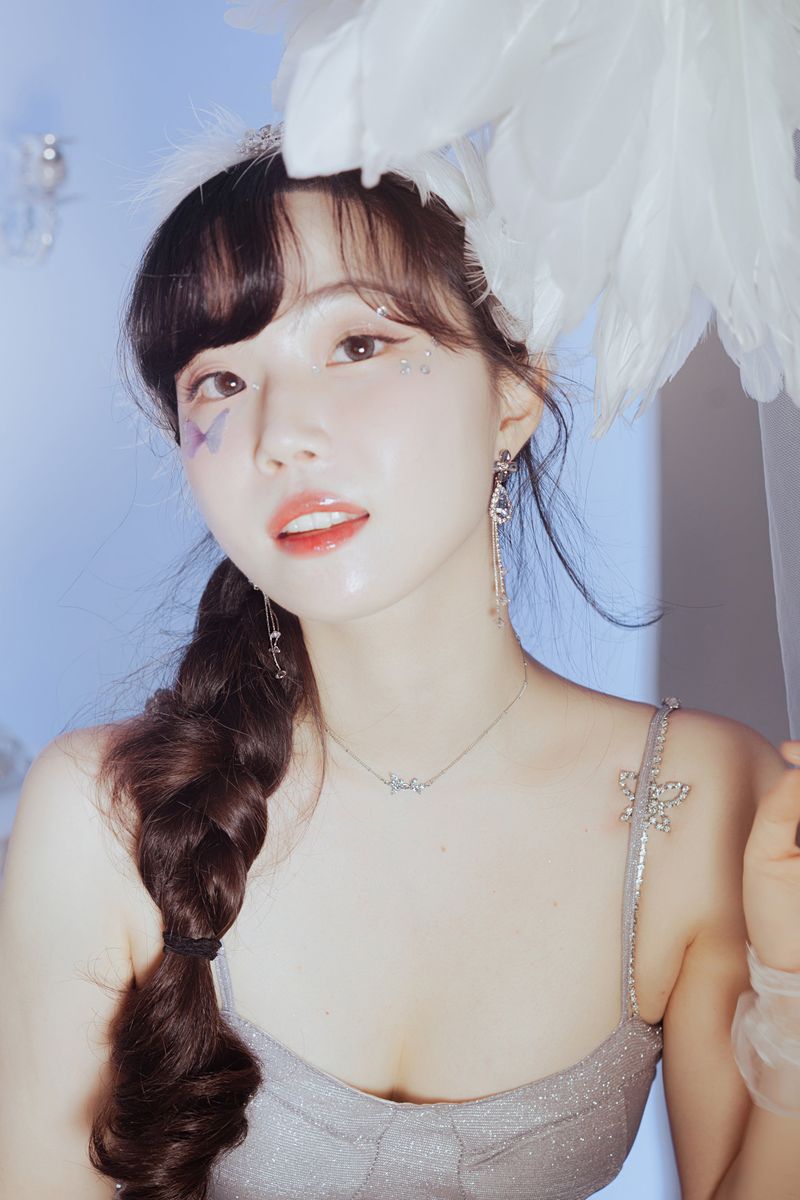 [Baby DONT Cry Yihyun Necklace/Anti-tarnish] Dreamy Crystal Semi Choker Necklace