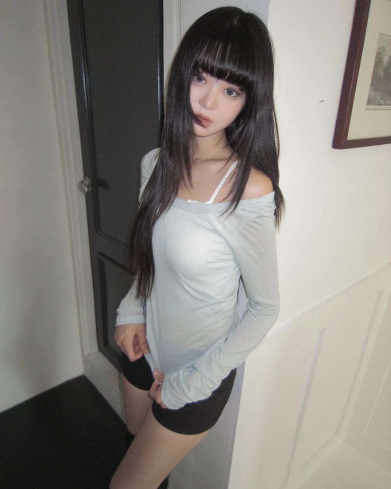 WONDER WONDER（ワンダーワンダー）の「Biljeun Deep U-Neck Long-Sleeve T-Shirt（Tops）」