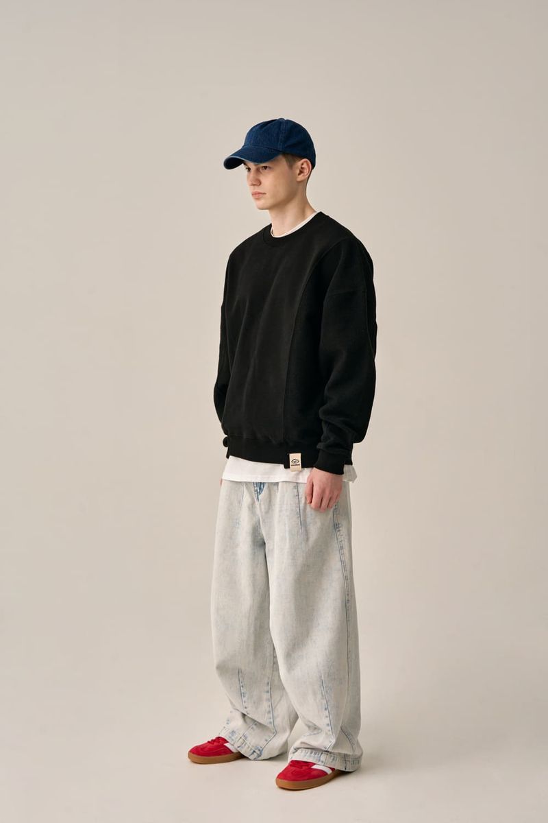 REVERSE PATTERN SWEATSHIRT-BLACK