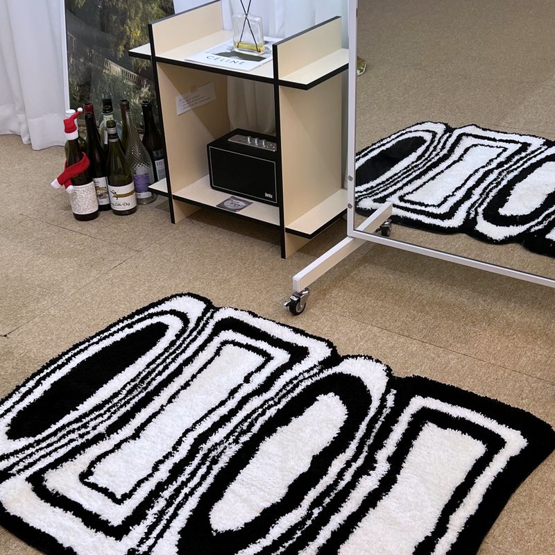 Black & white oval square tufting rug