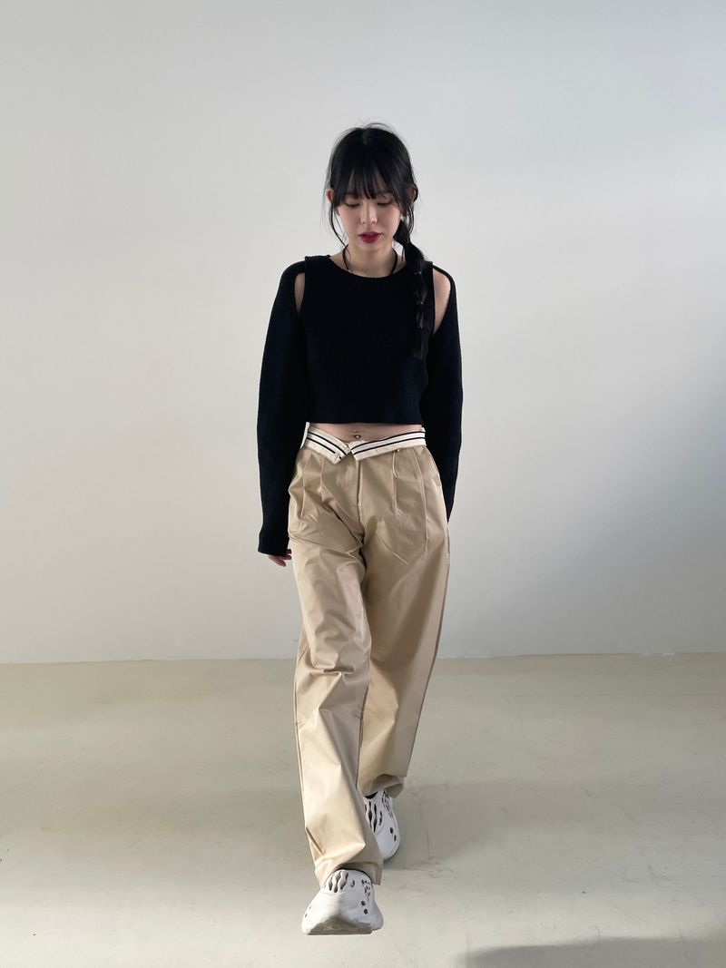 Waist point two tuck slacks