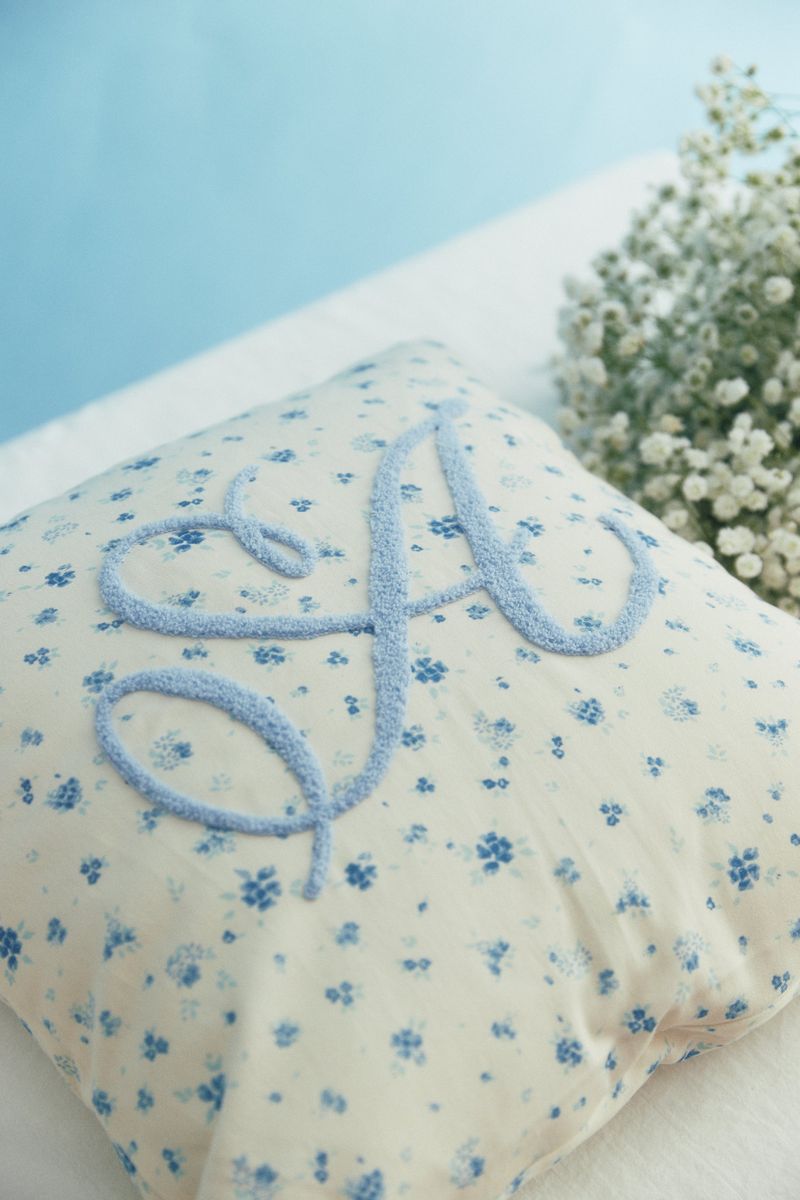 azulejo collection A embroidery cushion