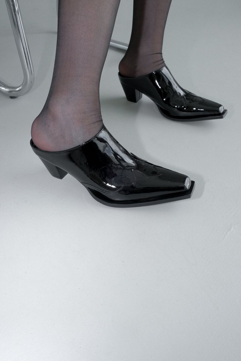 Western mule (pendantn black)
