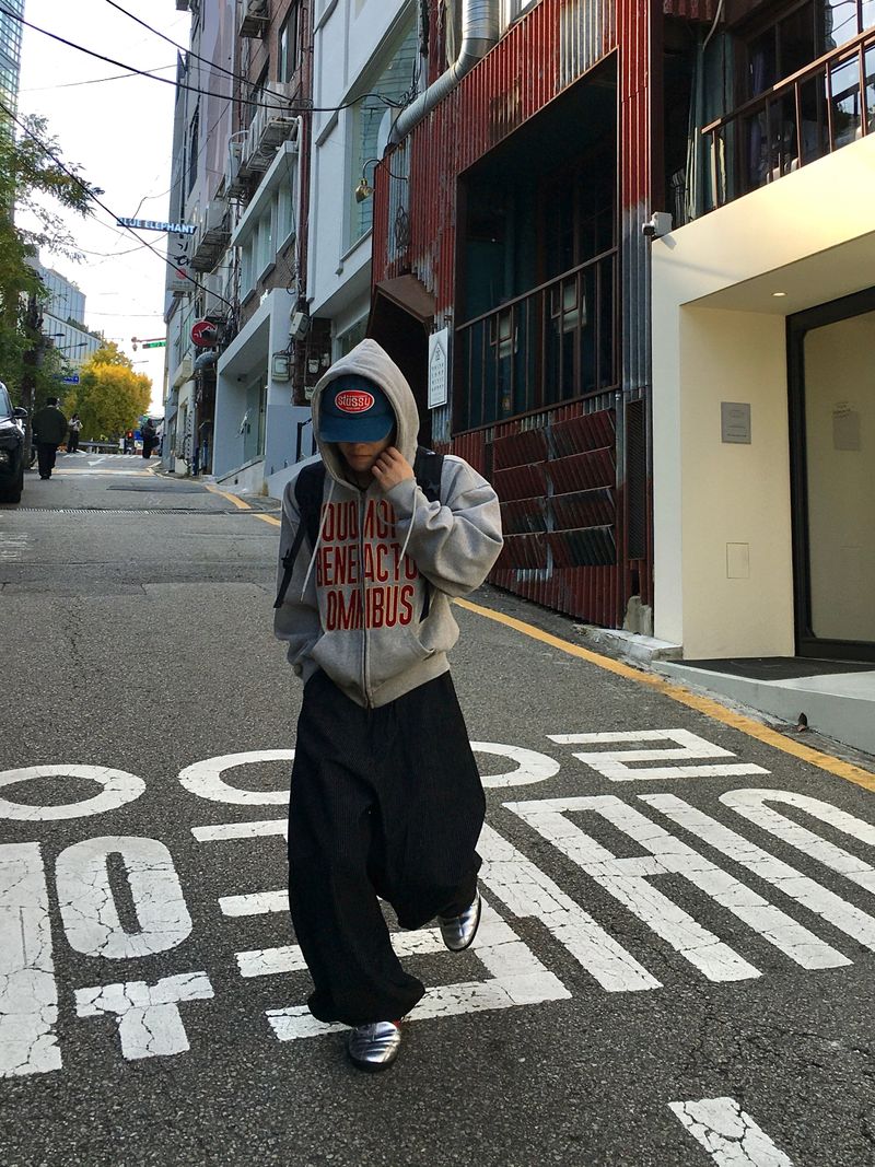 グルーヴィーフィンガーホールパッチクロップフーディー 3C