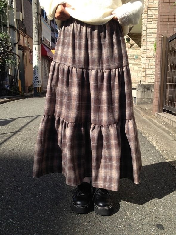 anyonemore（エニーワンモアー）の「Turny Tiered Check Long Flare Skirt（Skirts）」