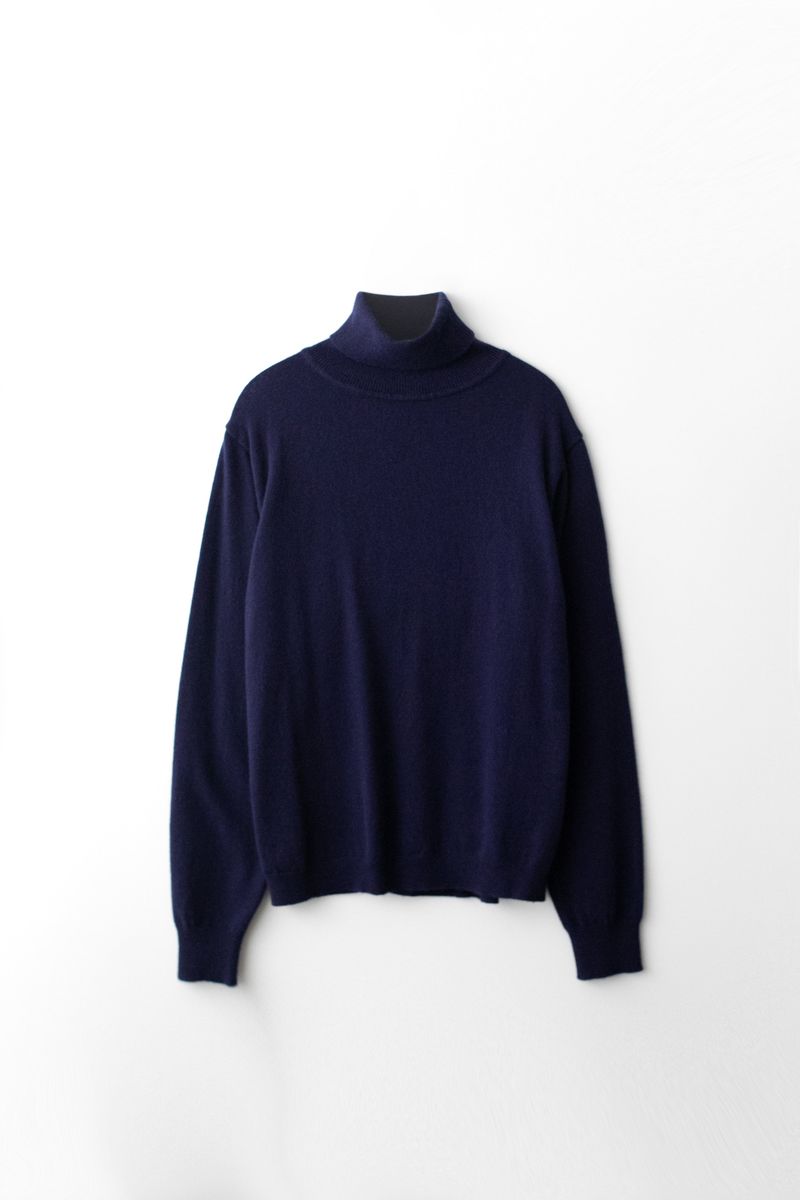 PLAT DU JOUR(プラドゥジュール)の「Cashmere turtle neck knit (Black)(Tops)」