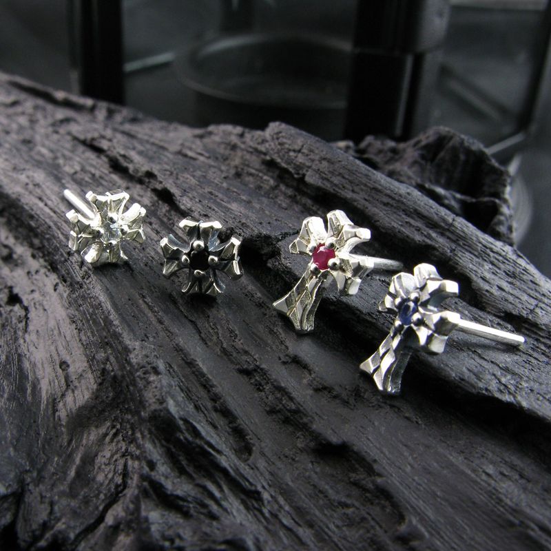 Shiny Cross-S1 Black Spinel silver stud earring