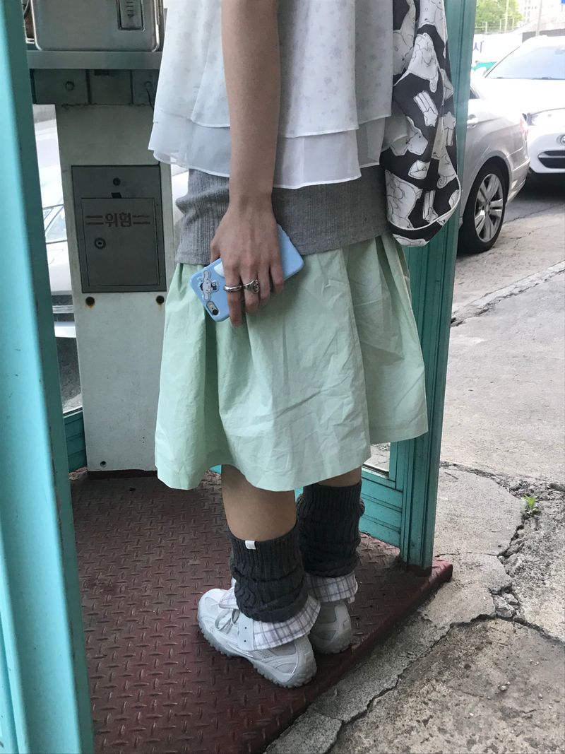 apple mint flare skirt
