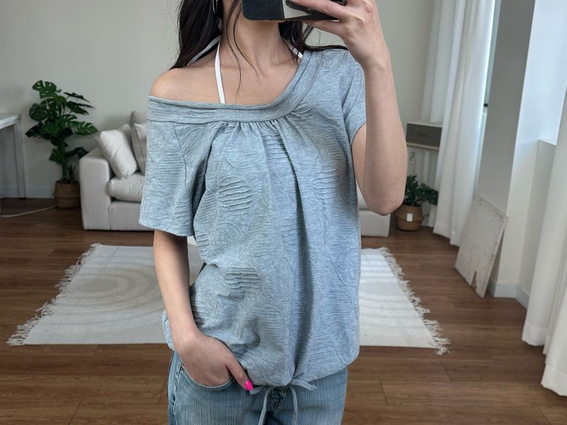 big dot off shoulder tee