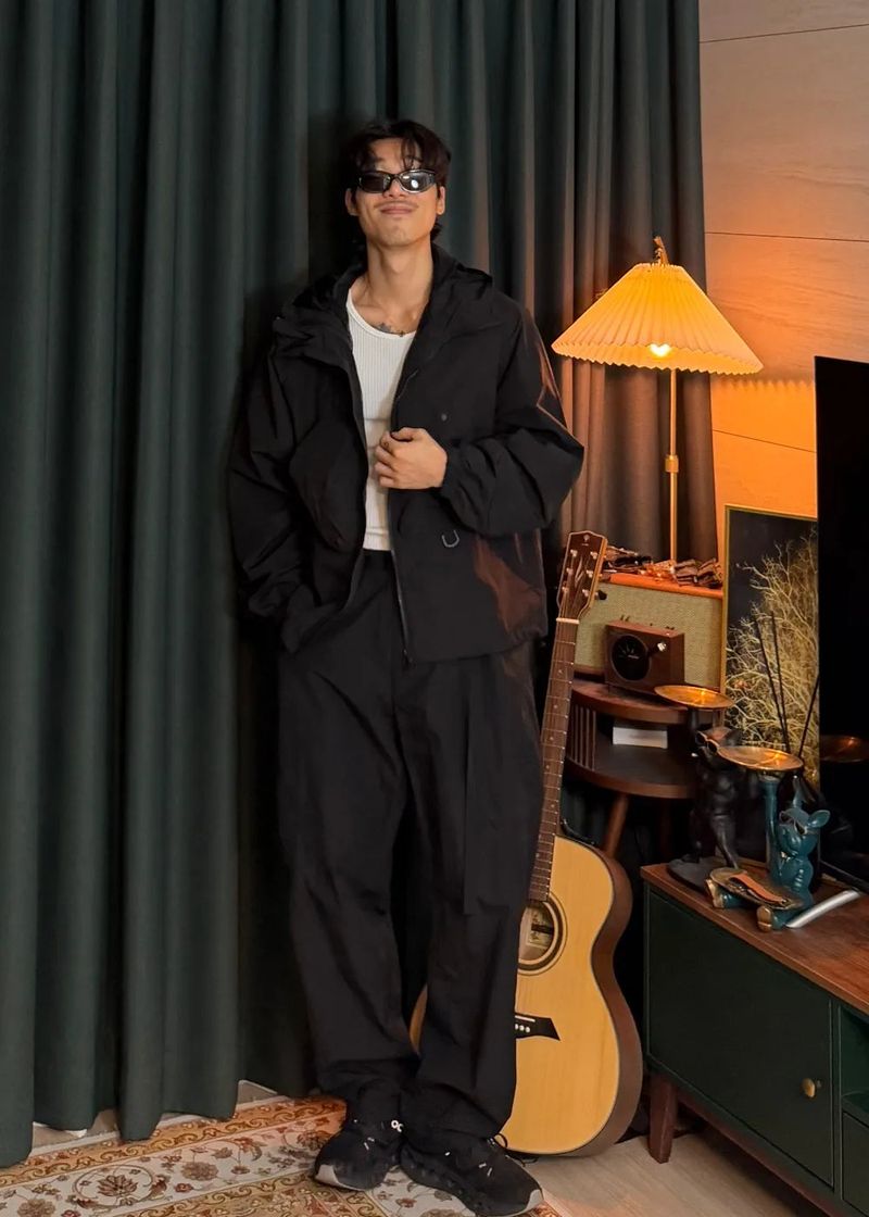 Two-Pocket Hooded Lip Jacket 3COLOR