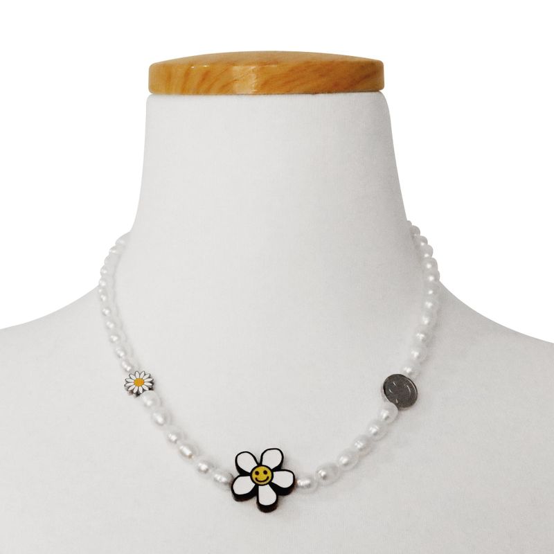 SMILEY PEARL CHOKER