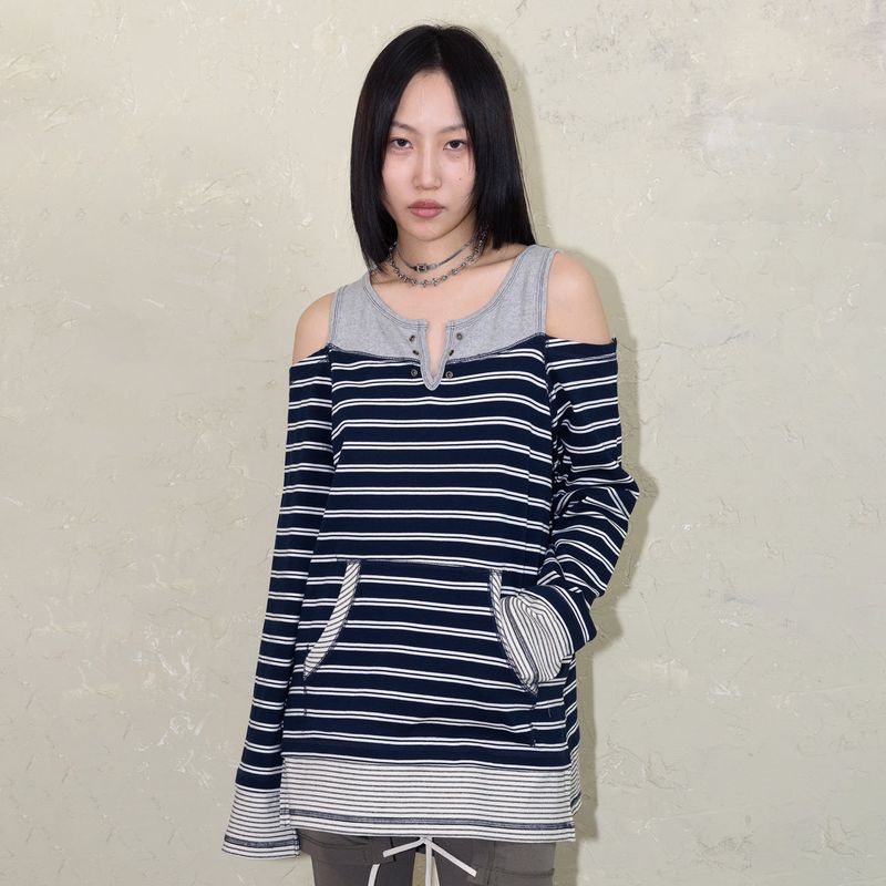 OVERLOCKED OFF-SHOULDER T-SHIRT: ST.NAVY