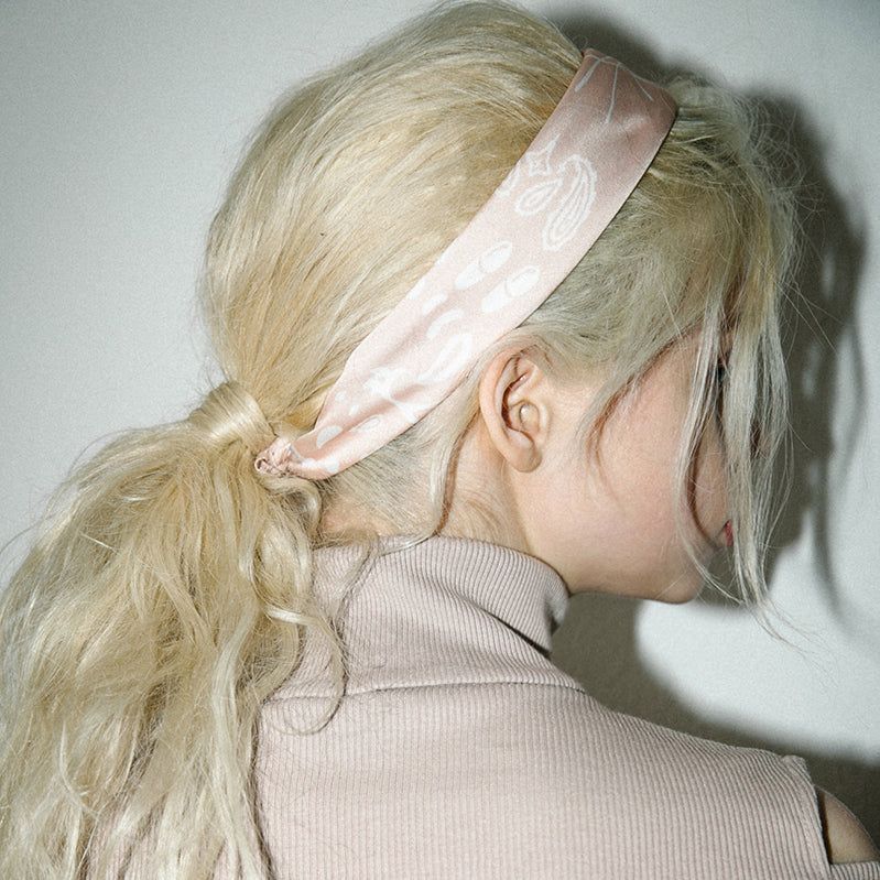 CLUT STUDIO(クラットスタジオ)の「1 2 cat paisley bandana - BEIGE(Smartphone Accessories)」