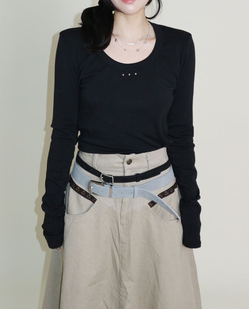 open stud U-neck round long-sleeved T-shirt