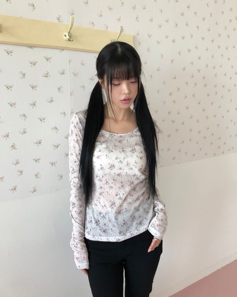 WONDER WONDER（ワンダーワンダー）の「キトゥン フローラル ロングスリーブ Tシャツ（トップス）」