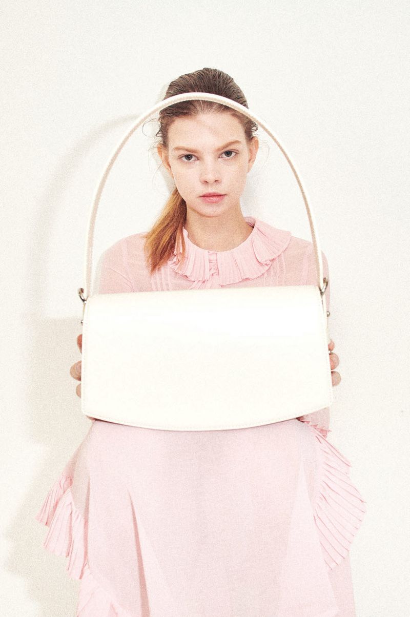 Rynhye（リネ）の「lune bag_shiny cream（Bags）」