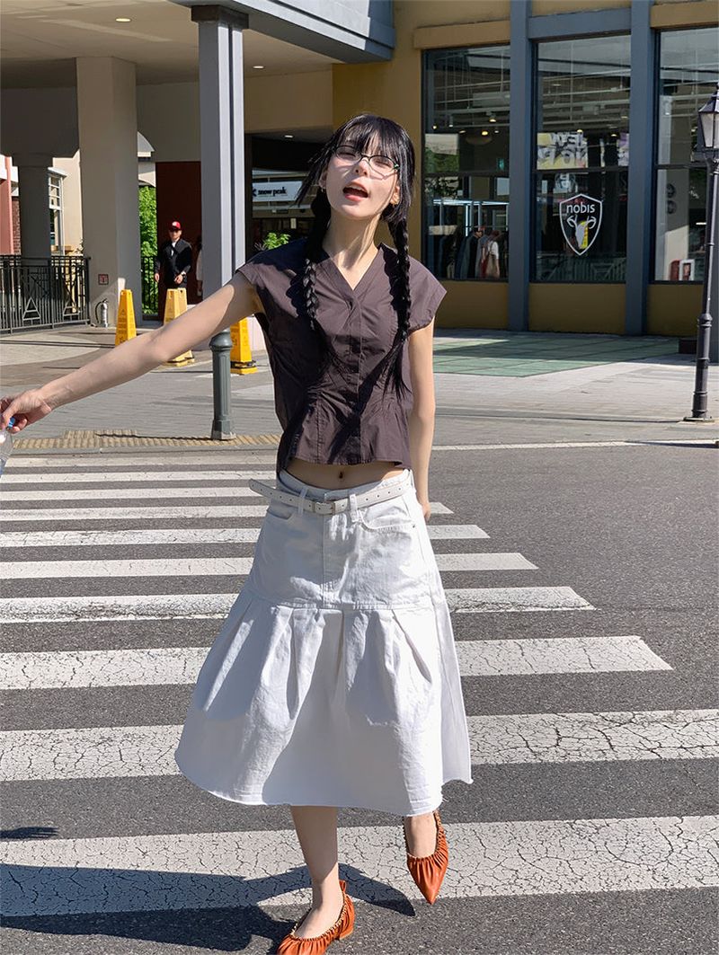 SNAP BUTTON SLEEVELESS BLOUSE