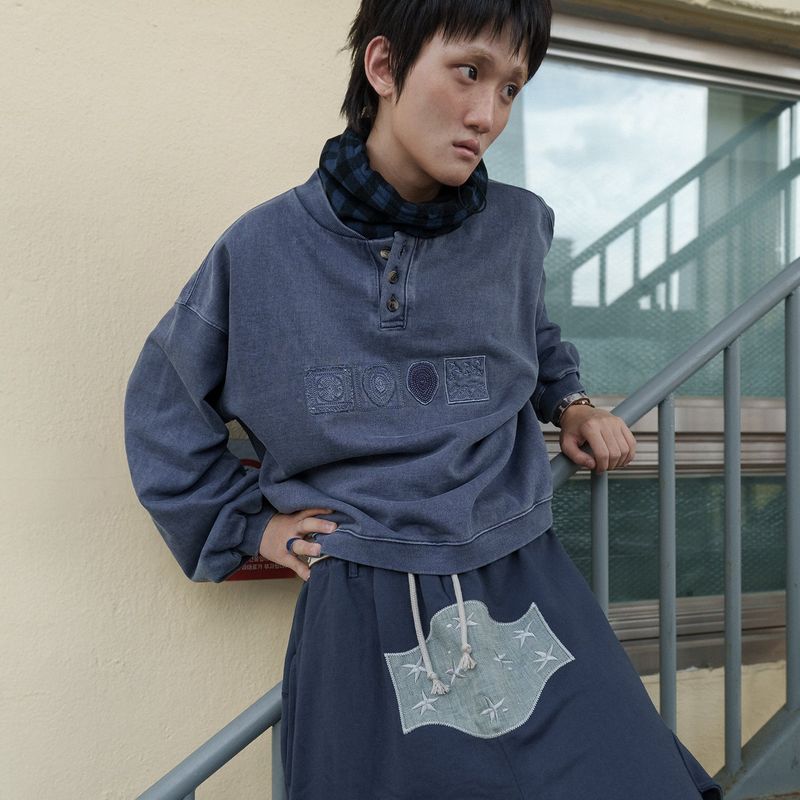 Symbolic button sweatshirt / Vintage navy