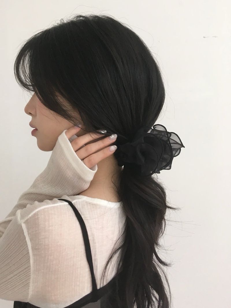 moroi(モロイ)の「オーガンザフリルクランチ(ヘアアクセサリー)」