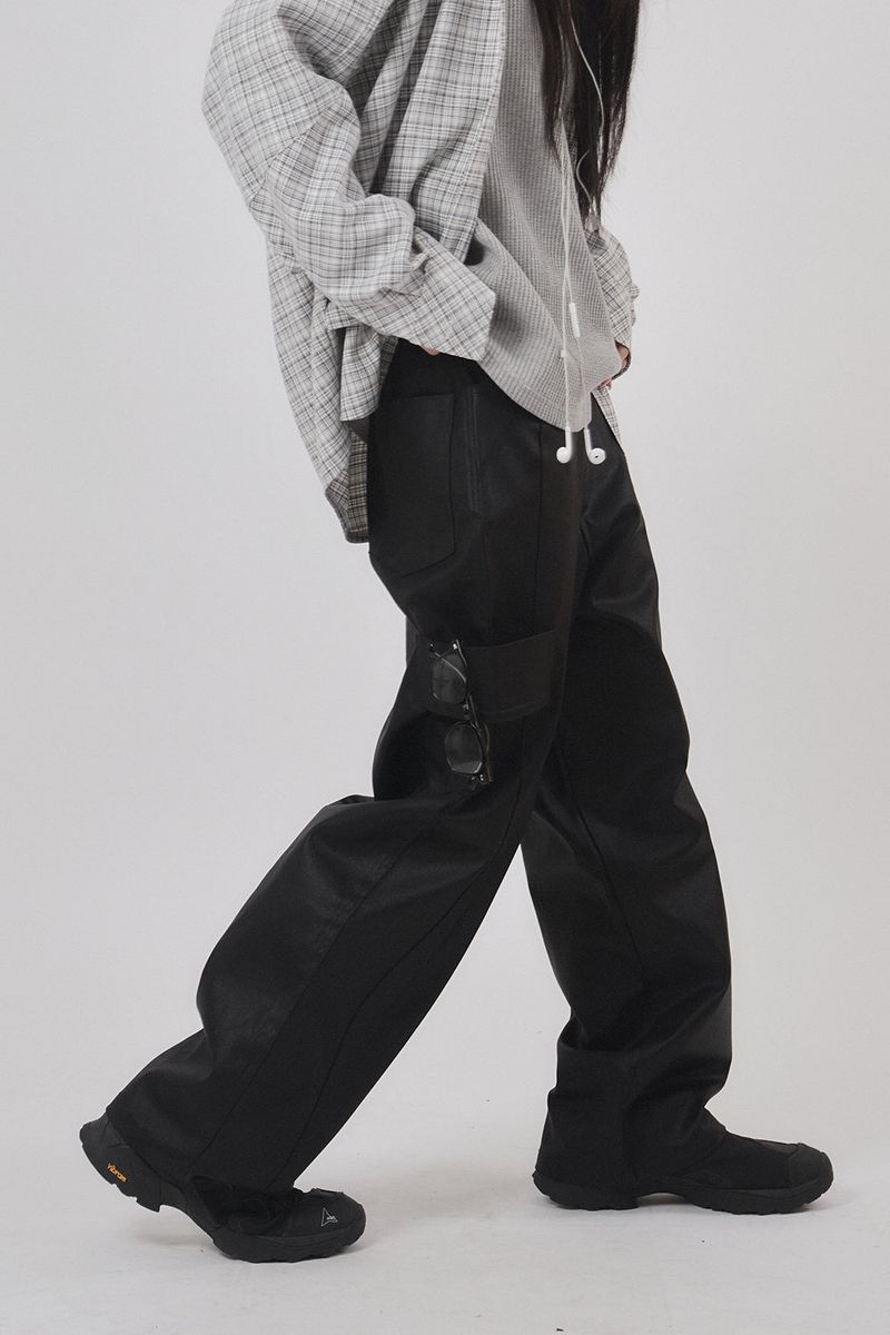 Raucohouse（ラウコハウス）の「Glyph coated carpenter pants（Pants）」