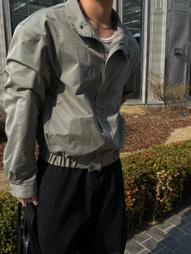 Dart shoulder blouson