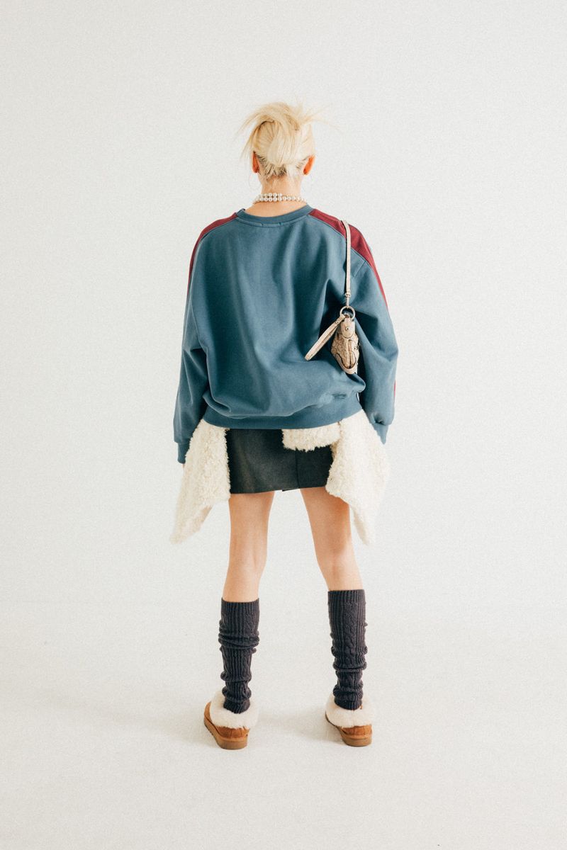 VINTAGE DEEP BLUE SWEATSHIRT