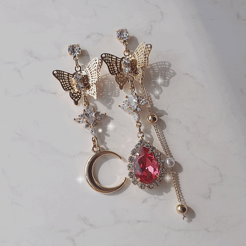 aimelbie（アイメルビー）の「ローズピンクムーンバタフライイヤリング（アクセサリー）」