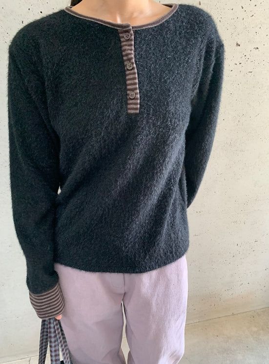 Hom Hairy Button Color Matching Knit Tee