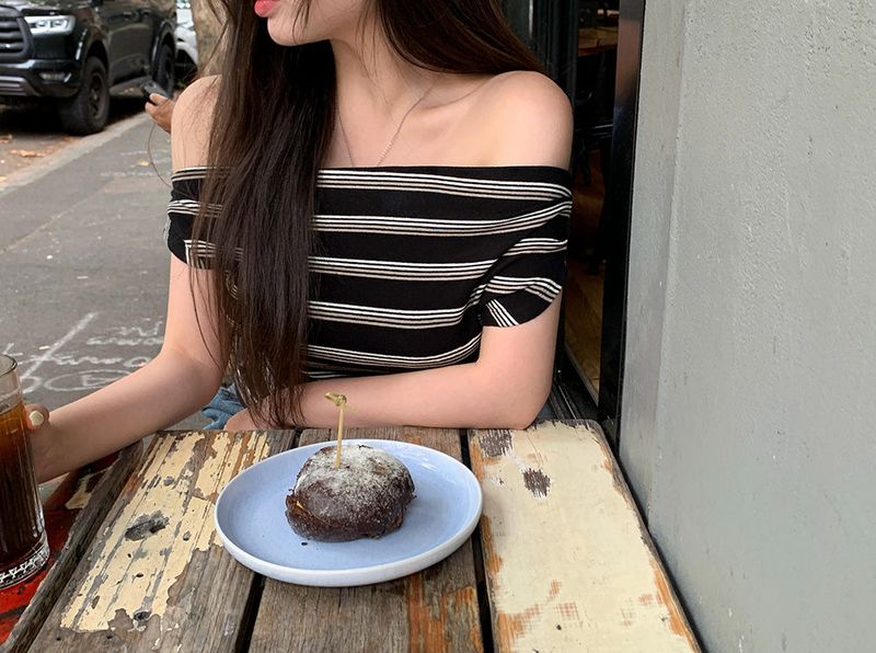 [ORIGINAL] Cree striped off-shoulder T-shirt