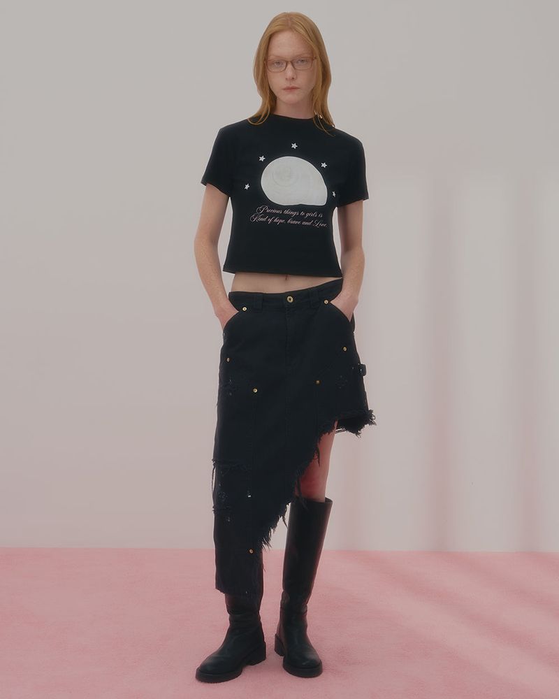 CHARMING SHELL CROP TSHIRT-BLACK