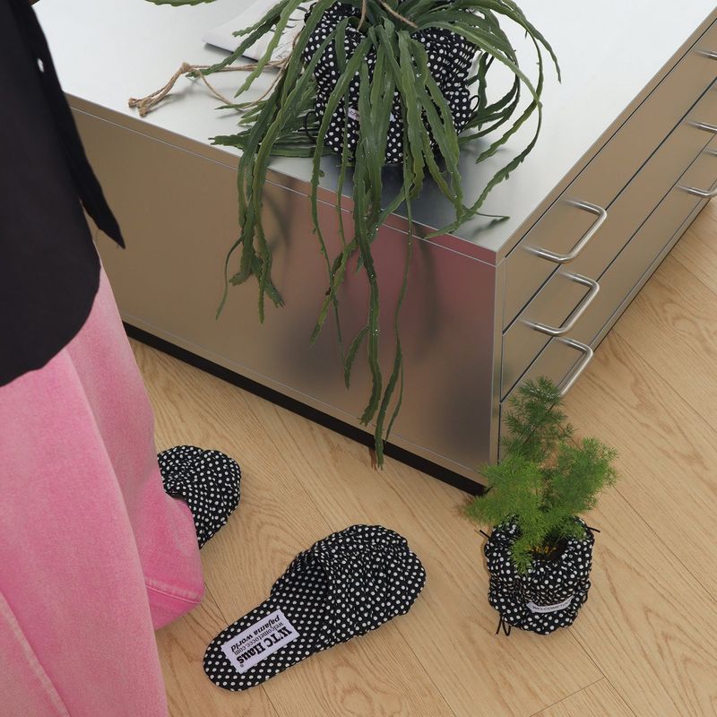 Croa Shoes (Dotty Black) Room Shoes