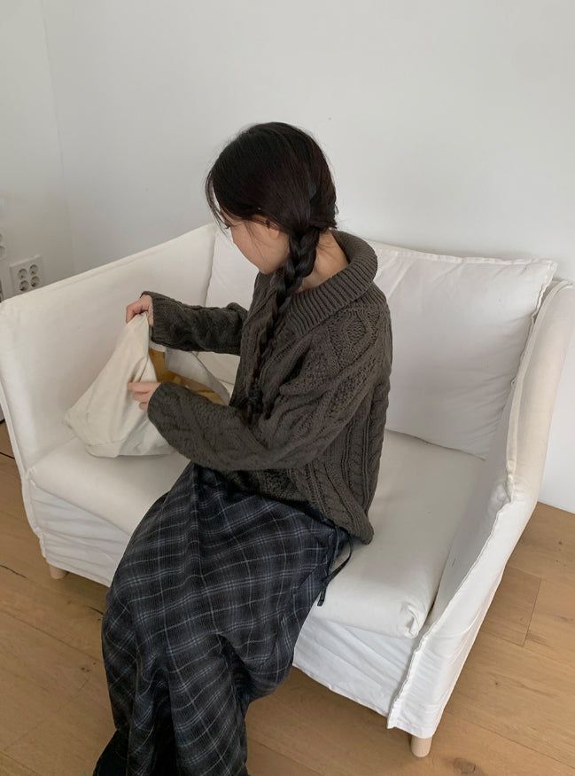 Hyoro Button High Neck Cable Knit