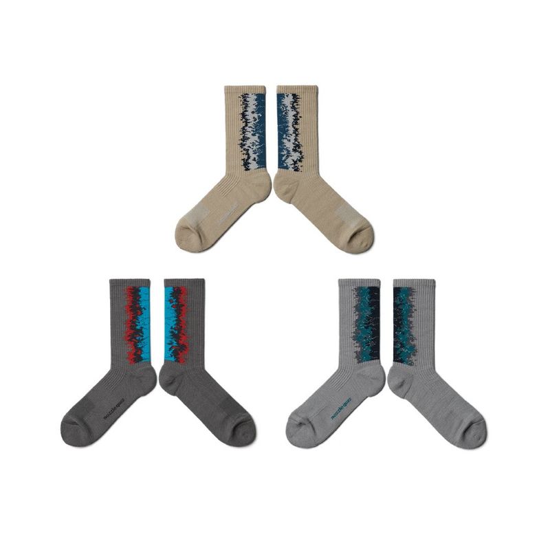 nozzle quiz（ノズルクイズ）の「LANDING Midcalf socks (3 pair in - Gradient Red, Cyan, Blue)（Fashion Accessories）」