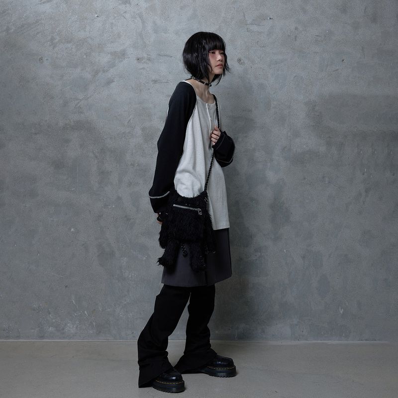 SLIP NECK BUTTON TOP