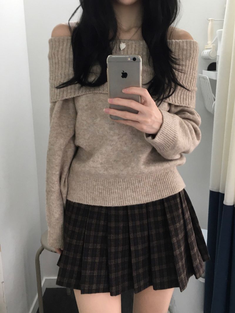 Kitten（キッテン）の「Uni Off-Shoulder Knitwear (4 colors)（Tops）」