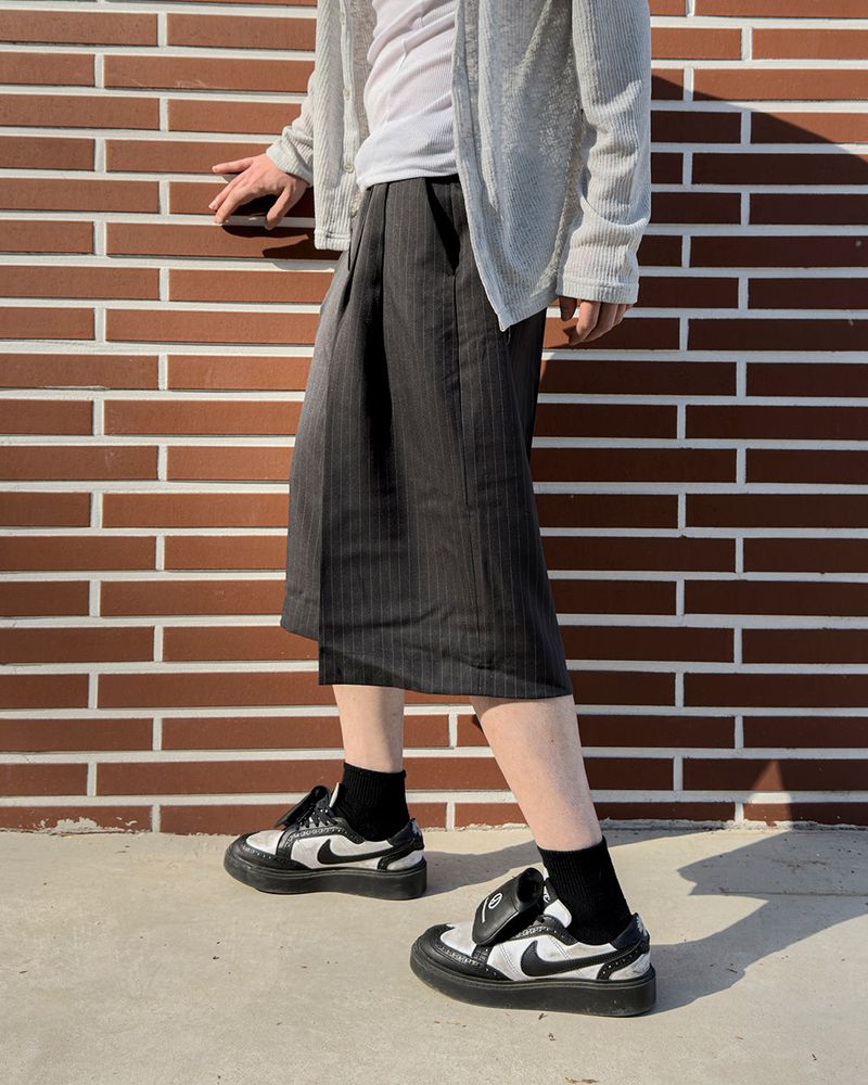 Node Pin Stripe Bermuda Slacks