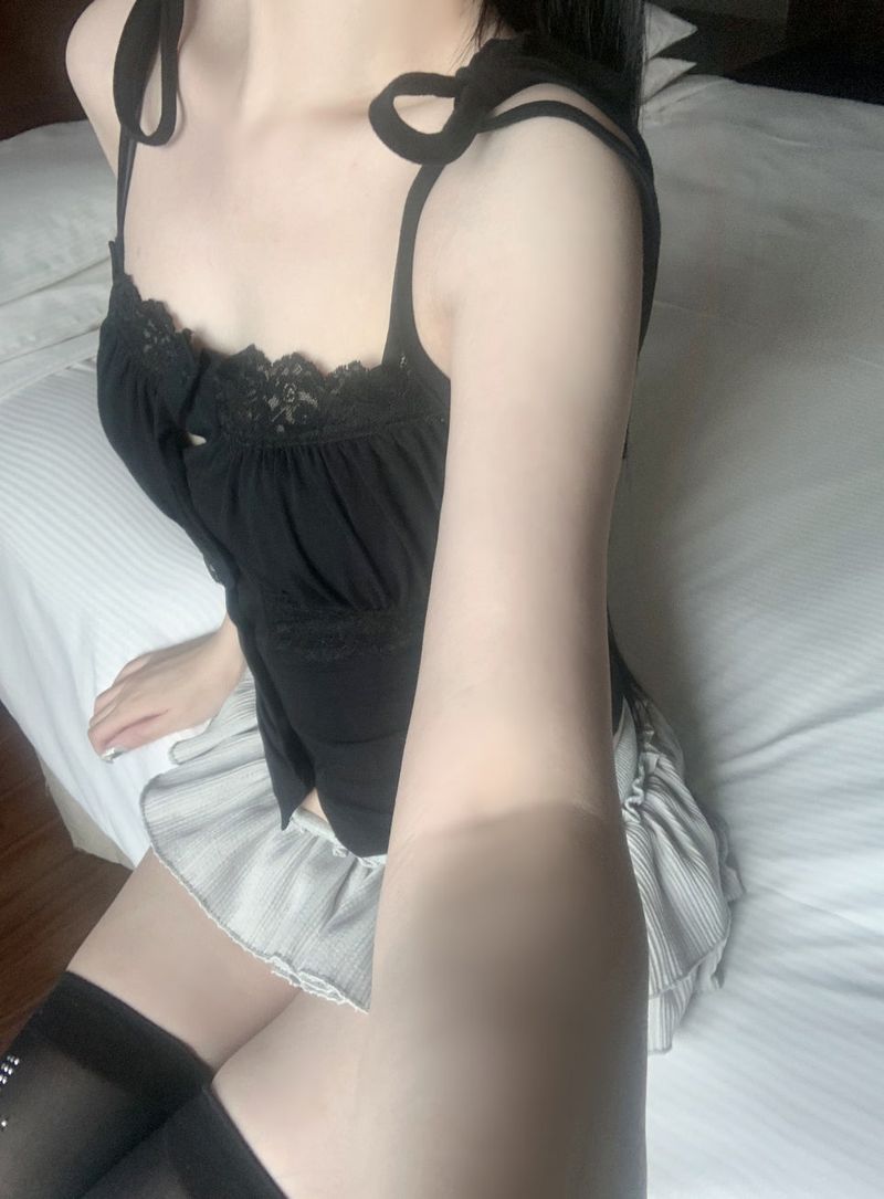 Arzen strap lace top (black)