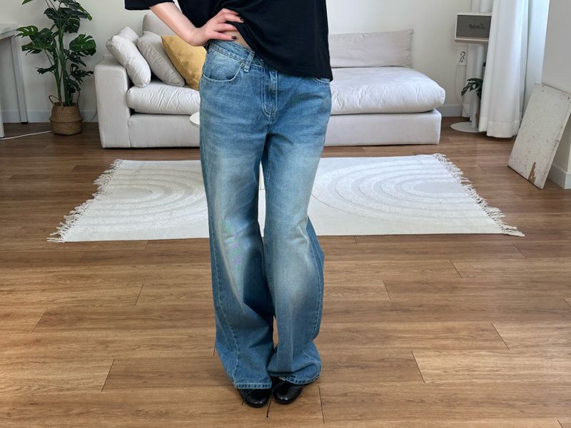 blur wide jeans